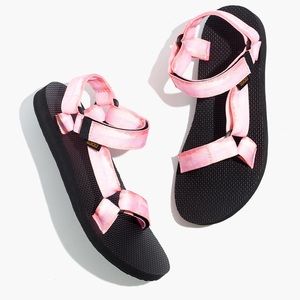 Teva pink tie-dye size 8